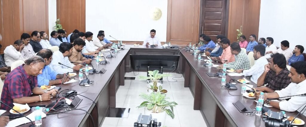 💥💥💥ఇందిరమ్మ ఇండ్లకు కేంద్రవాటా కోసం ఎదురు చూస్తున్నాం💥💥💥 1000391952