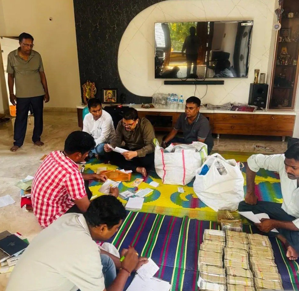 💥💥💥ACB Raids: జలమండలి జీఎం కుమార్ ఇళ్లపై ఏసీబీ దాడులు.. కుప్పలుగా నోట్ల కట్టలు, 100 కోట్ల ఆస్తులు గుర్తింపు !💥💥💥 1000393178