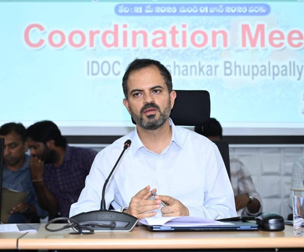 💥💥💥సరస్వతి అంత్య పుష్కరాల విధులు కేటాయించిన అధికారులు, సిబ్బంది తమ బాధ్యతల పట్ల అప్రమత్తంగా ఉండాలని జిల్లా కలెక్టర్ రాహుల్ శర్మ సూచించారు.💥💥💥 1000393207