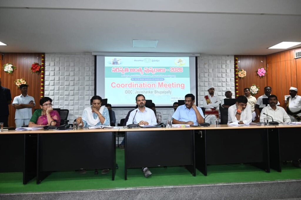 💥💥💥సరస్వతి అంత్య పుష్కరాల విధులు కేటాయించిన అధికారులు, సిబ్బంది తమ బాధ్యతల పట్ల అప్రమత్తంగా ఉండాలని జిల్లా కలెక్టర్ రాహుల్ శర్మ సూచించారు.💥💥💥 1000393209