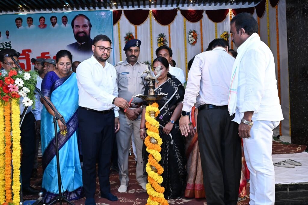 💥💥💥జిల్లా అభివృద్ధి, సంక్షేమమే ధ్యేయం: కలెక్టర్ తేజస్ నంద్లాల్ పవార్💥💥💥 1000394966